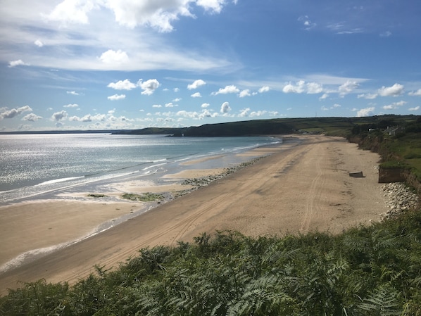 Beach nearby, white sand, 2 beach bars - Camellia chalet (Penzance)