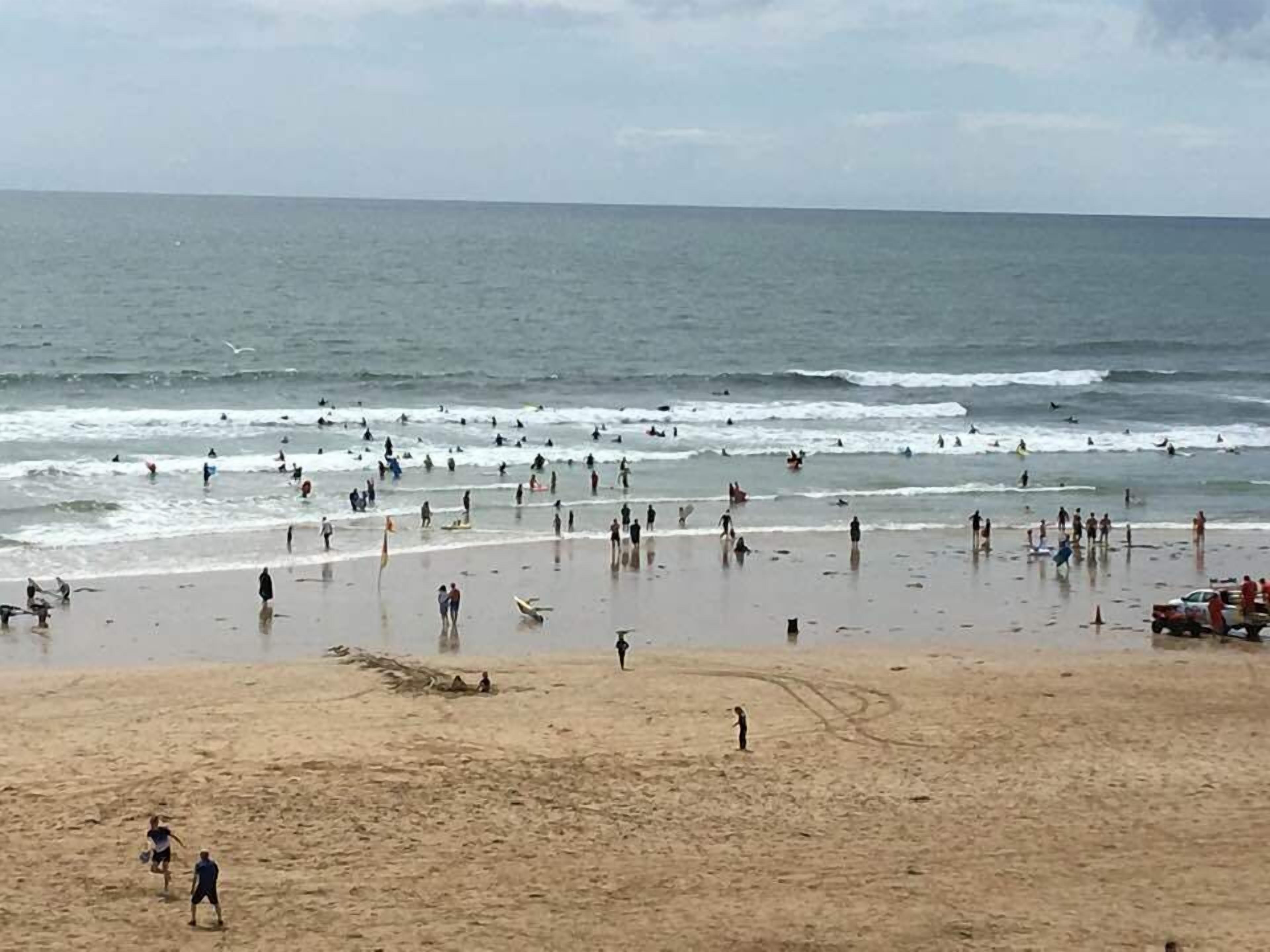 Beach nearby, white sand, 2 beach bars