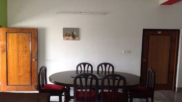 Suite | Dining room