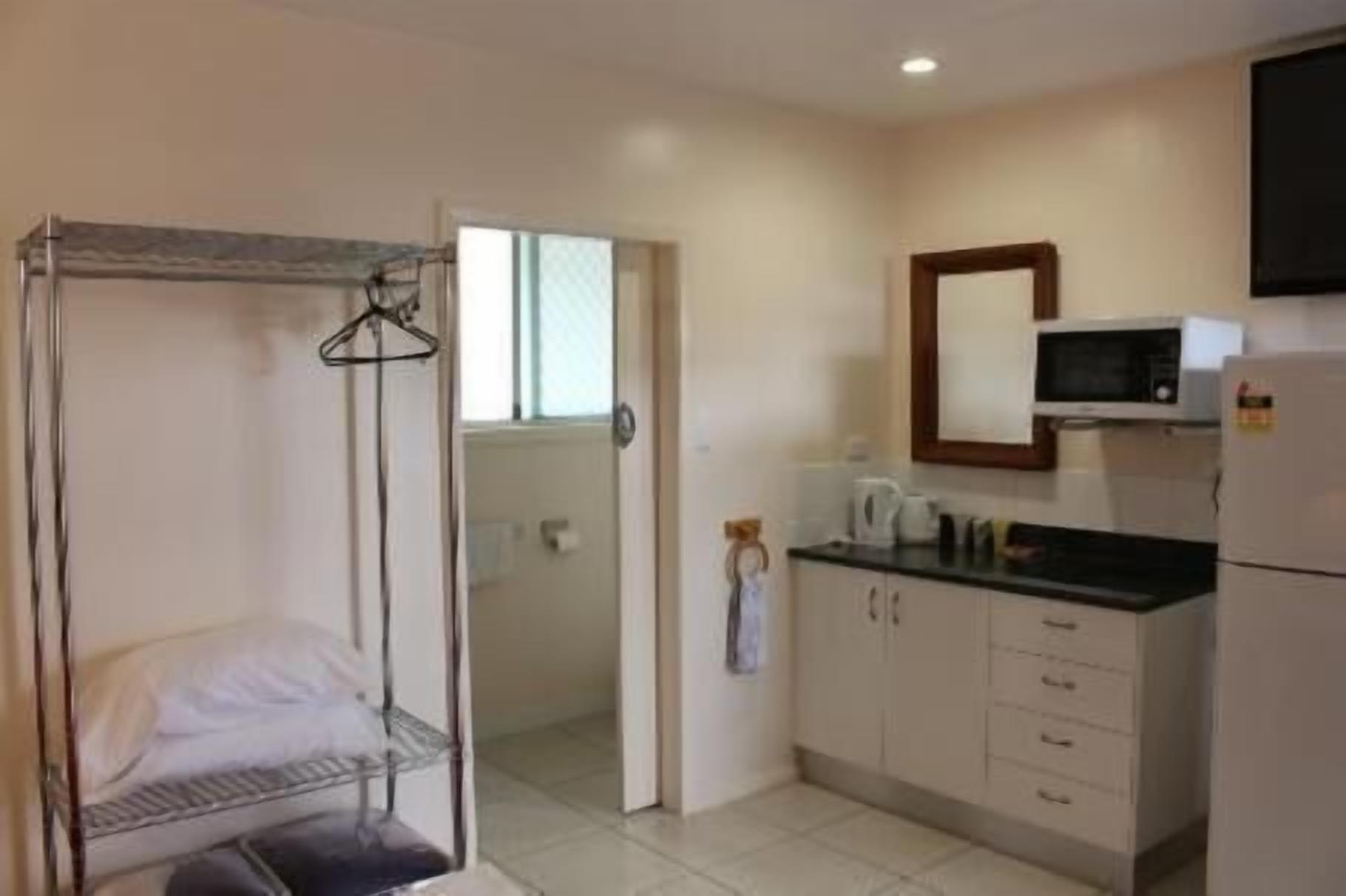 1 bedroom, Egyptian cotton sheets, premium bedding