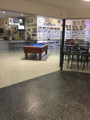 Bar (on property) - Granville Tavern and Motel (Granville)