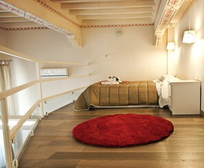 Apartment, 2 Bedrooms, Non Smoking | 2 bedrooms, individually decorated, individually furnished, desk - Ginori 40 - Keys OF Italy (Florence)