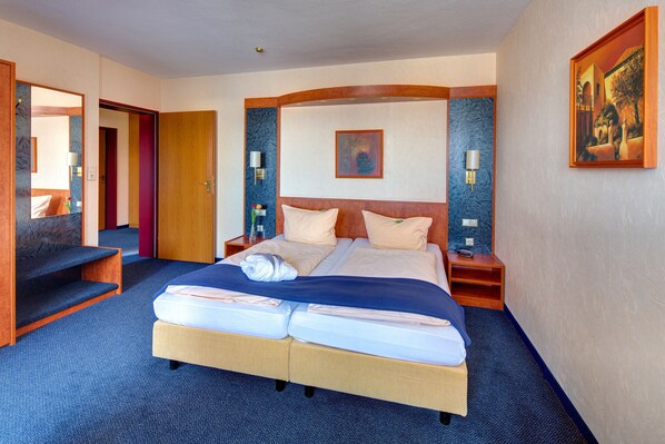 Double Room | Desk, rollaway beds, free WiFi, bed sheets