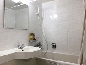 Twin Room | Bathroom | Combined shower/bathtub, free toiletries, hair dryer, slippers - Painushima Resort Coral Fish (Ishigaki)