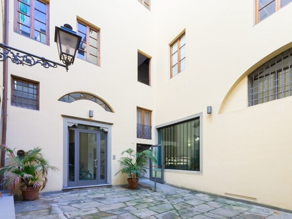 Property entrance - Monalda 2 - Keys of Italy (Florence)