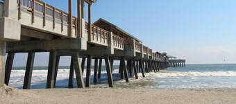 Mermaid Retreat 2 Blocks From the Beach! ~Sea Glass Cottage