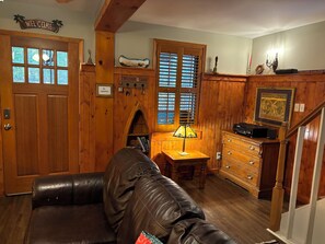 Smart TV, fireplace, stereo