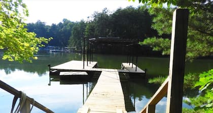 Quaint cottage on the South End of Lake Lanier