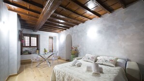 Interior detail - Parione 8 - Keys of Italy (Florence)