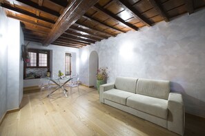 Appartamento, 1 camera da letto, non fumatori | Area soggiorno | TV a schermo piatto