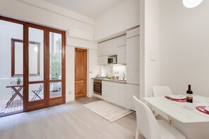Apartment, 1 Queen Bed with Sofa bed, Non Smoking | Living area | Flat-screen TV