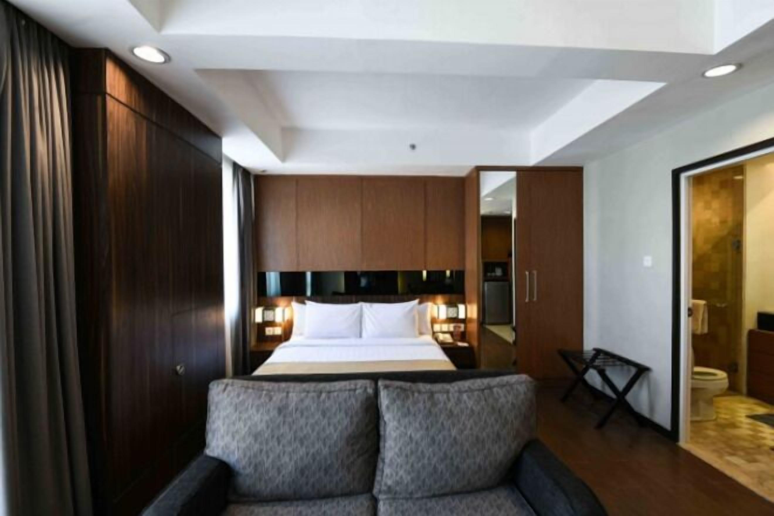 Bàn, phòng cách âm, truy cập Internet không dây miễn phí 