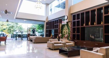 At HOM Premiere Timoho