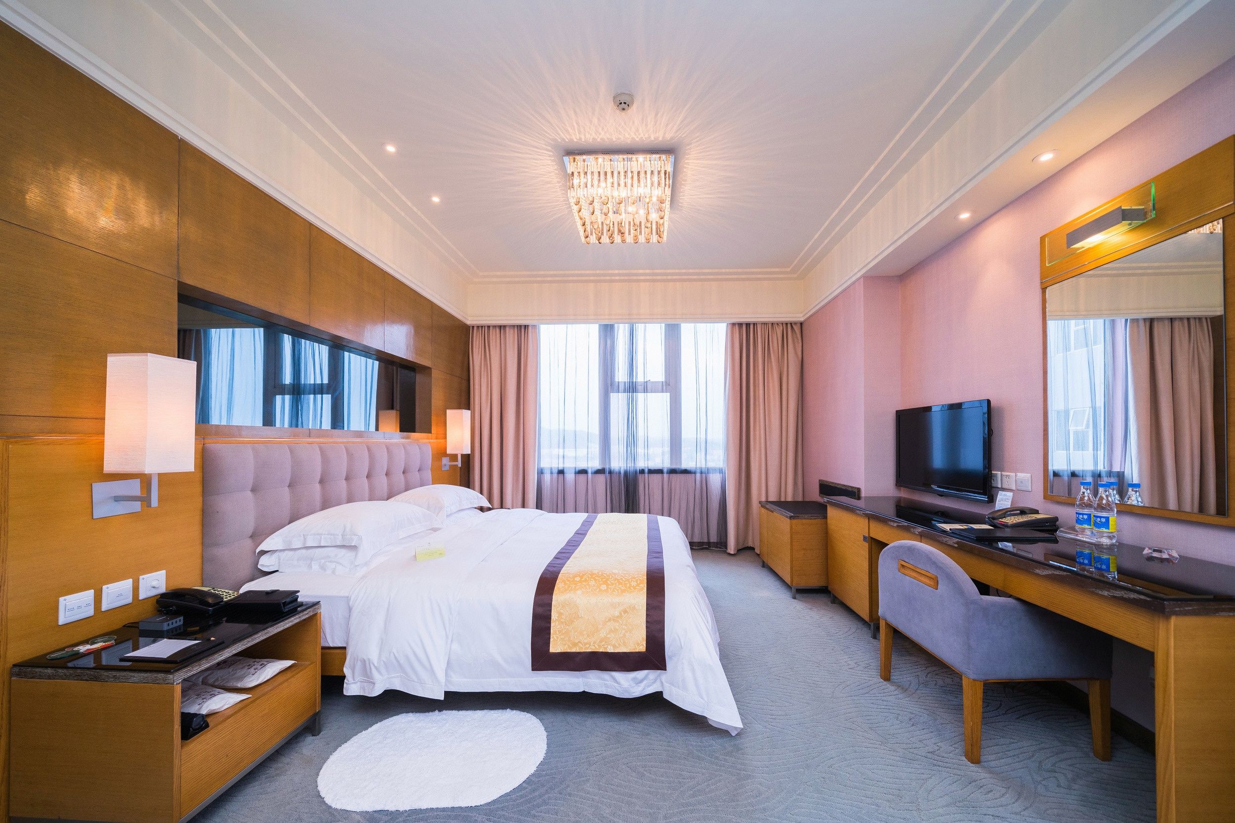 design suite | minibar, in-room safe, desk, blackout curtains