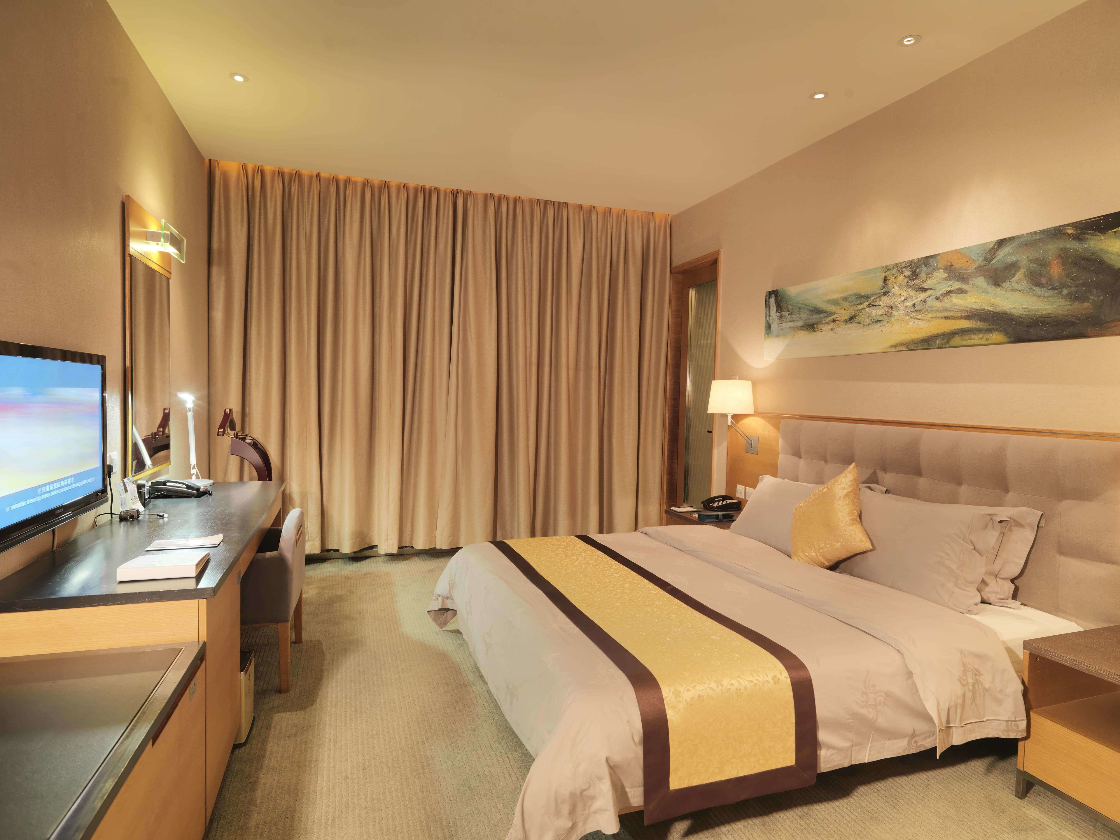 minibar, in-room safe, desk, blackout curtains