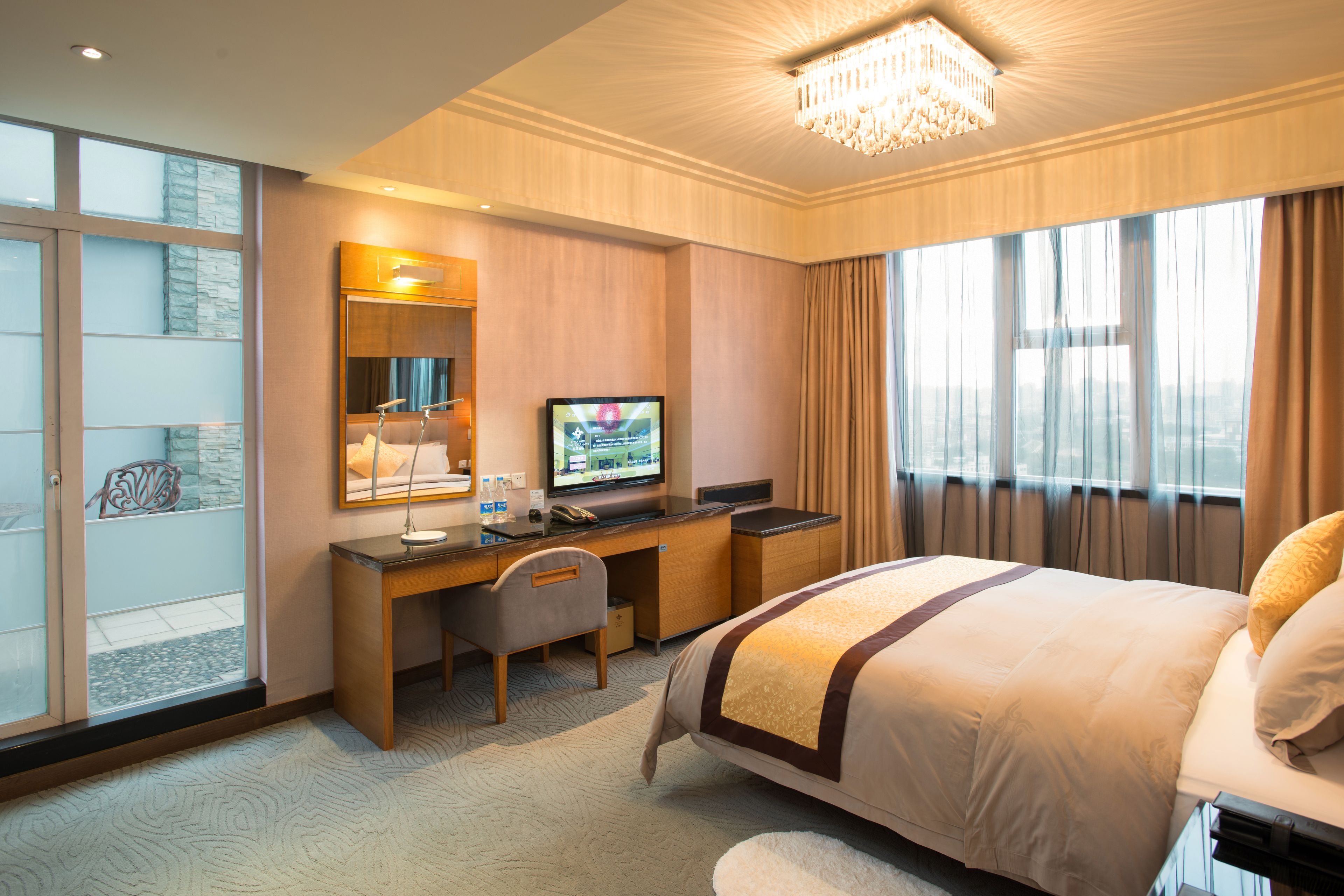 design suite | minibar, in-room safe, desk, blackout curtains