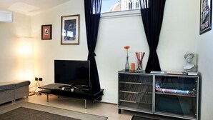 Classic Apartment, 1 Bedroom, Non Smoking | Living area | Flat-screen TV - ROMA 6 - KEYS OF ITALY - Duomo view (Florence)
