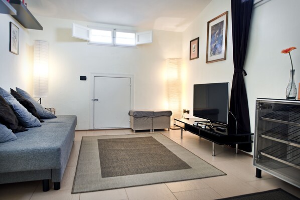 Klassiek appartement, 1 slaapkamer, niet-roken | Woonruimte | Flatscreentelevisie