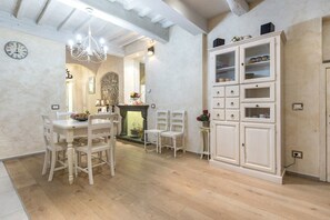 Apartment, 1 Schlafzimmer, Nichtraucher | Wohnbereich | LCD-Fernseher