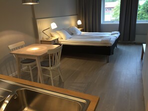 Blackout drapes, free WiFi, bed sheets - Vallabiten Apartments via Hotel Esplanad (Växjö)