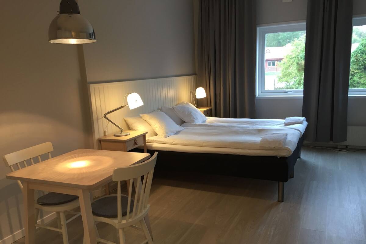 Studio, 2 Single Beds