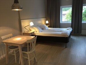 Blackout drapes, free WiFi, bed sheets - Vallabiten Apartments via Hotel Esplanad (Växjö)