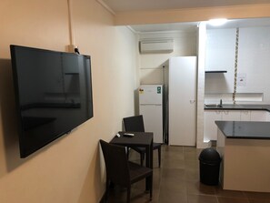 Flat-screen TV - The Stuart Hotel-Motel (Katherine)