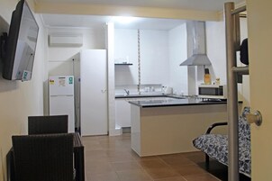 Refrigerador, microondas, cafetera/tetera, tetera/pava eléctrica