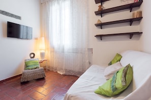 Apartamento, 1 quarto, para não fumantes | Área de estar | TV de tela plana