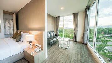 Junior Suite Room | 書桌、遮光布/窗簾、免費無線上網、床單