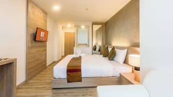 Deluxe Premier Room | Una scrivania, tende oscuranti, Wi-Fi gratuito, lenzuola