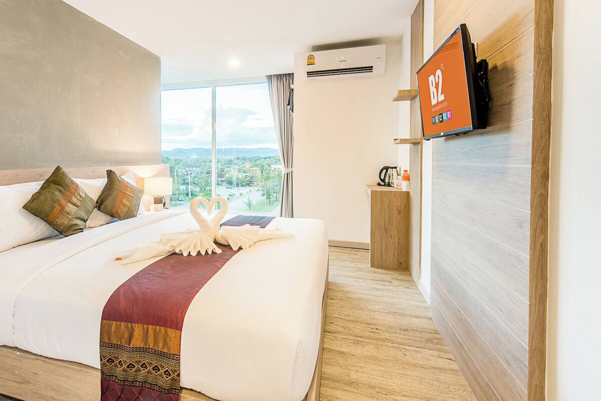 Junior Suite Room | Bàn, màn/rèm cản sáng, truy cập Internet không dây miễn phí 