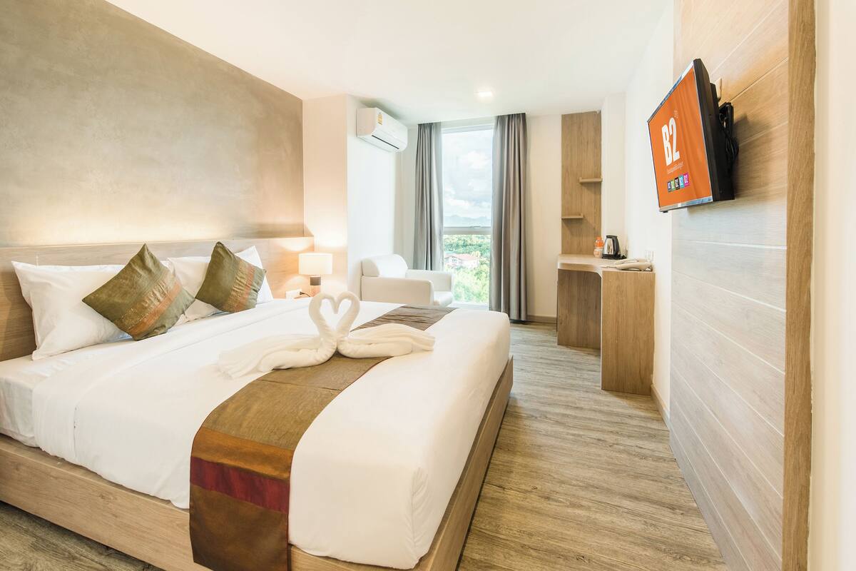 Deluxe Premier Room | Bàn, màn/rèm cản sáng, truy cập Internet không dây miễn phí 