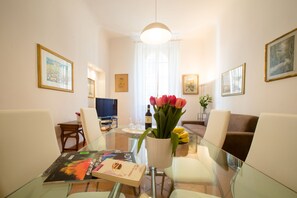 Apartment, 1 Schlafzimmer, Nichtraucher | Wohnbereich | Flachbildfernseher