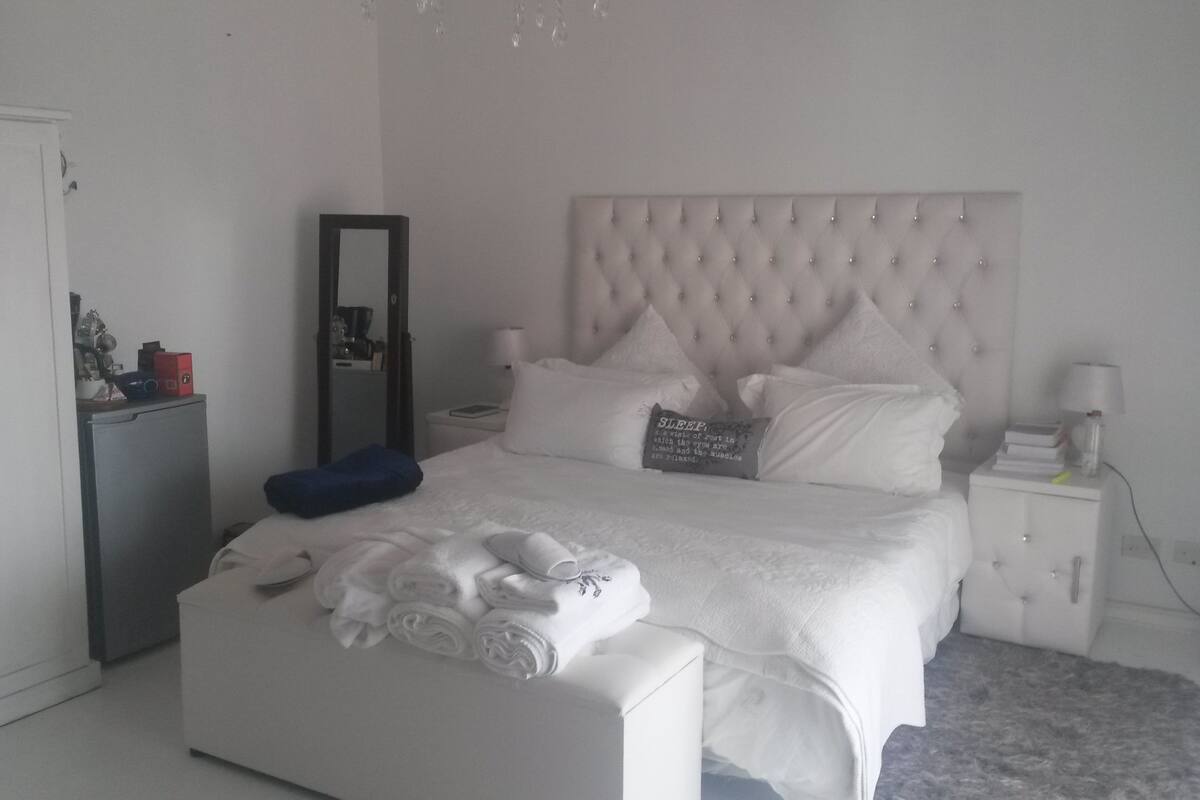 Habitación Royal | Caja de seguridad en la habitación, cortinas blackout y wifi gratis