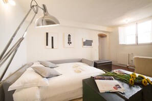 Apartment, 2 Bedrooms, Non Smoking | Living area | Flat-screen TV - Sprone 15 - Keys OF Italy (Florence)