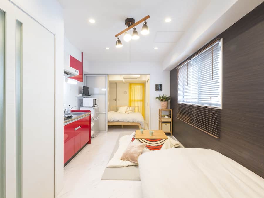 Apartment Room 402 | Desk, free WiFi