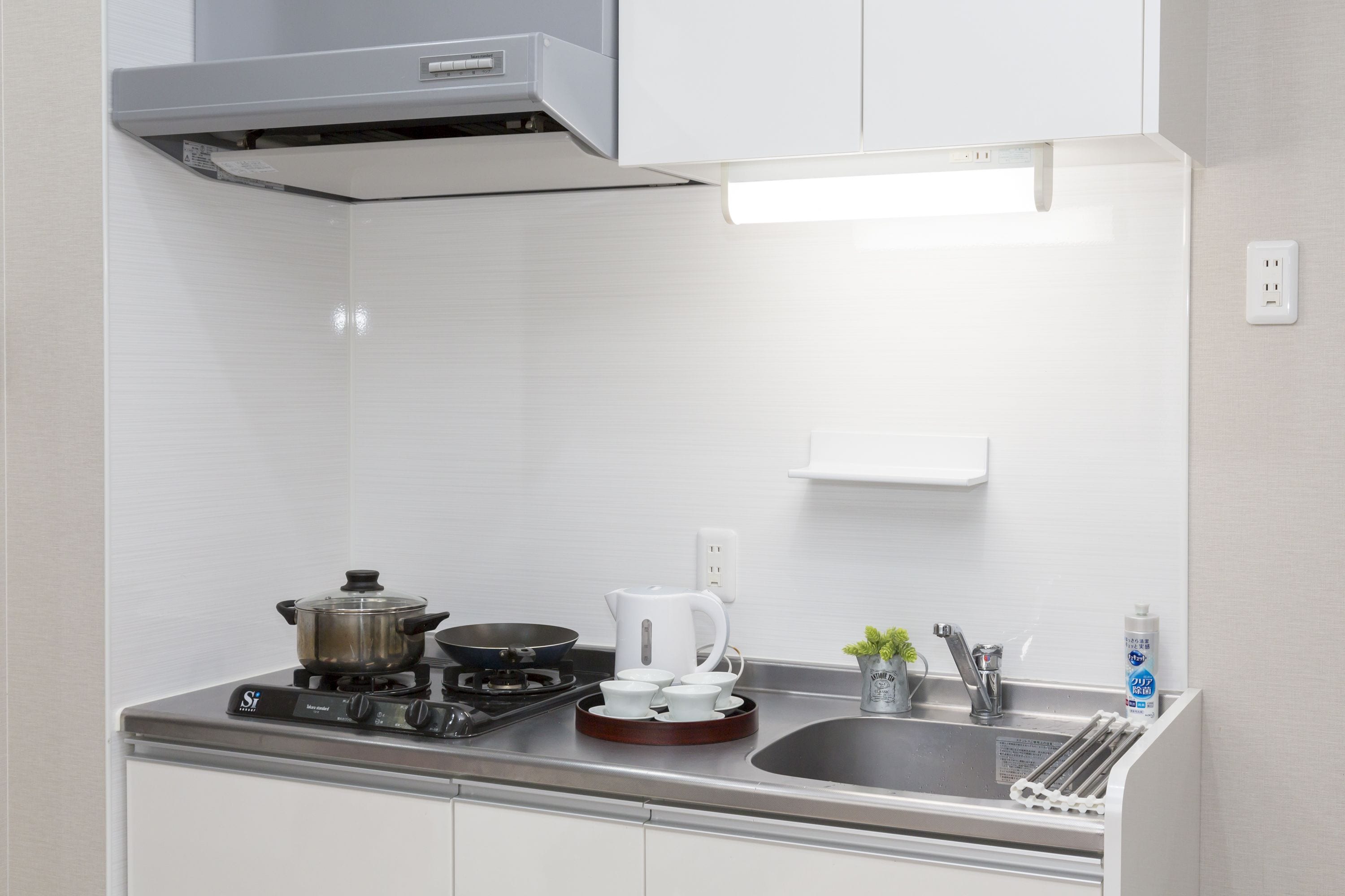 公寓, 2 张双人床, 无烟房 (Apartment Room 402) | 私人简易厨房 | 冰箱、微波炉、炉灶、厨具/餐具