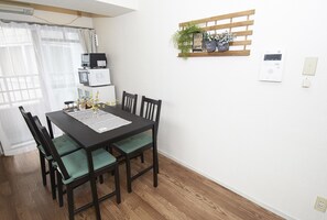 Free WiFi, bed sheets - MAX Ebisu (Osaka)