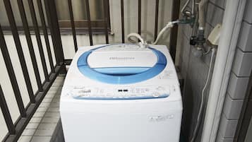 Apartment Room 701 | Bathroom amenities | Separate tub and shower, deep soaking tub, free toiletries, hair dryer