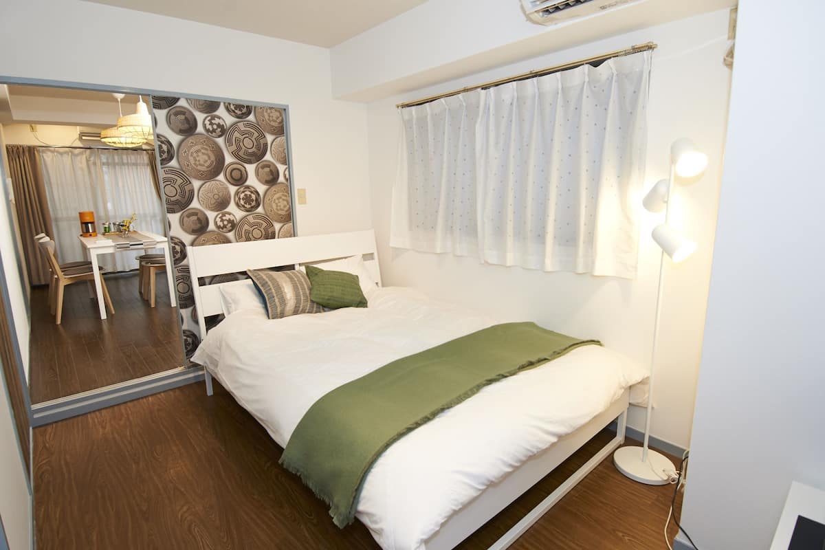 Apartment Room 201 | Free WiFi, bed sheets