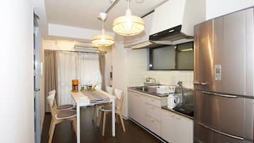 Apartment Room 201 | In-room dining