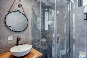 Villa | Salle de bain | Douche, articles de toilette (gratuits)