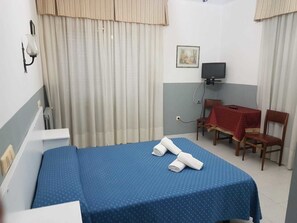 Habitación doble, 1 cama Queen size | Wifi gratis y ropa de cama