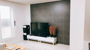 City Apartment, Multiple Beds, Non Smoking | Living room | Flat-screen TV