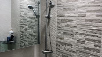 City Apartment, Multiple Beds, Non Smoking | Bathroom shower