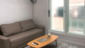 City Apartment, Multiple Beds, Non Smoking | Living room | Flat-screen TV