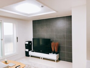 Flat-screen TV - Star Stay Gangnam (Seoul)