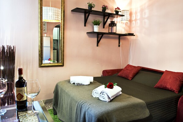 Appartamento, 1 letto queen, non fumatori | Con stile personalizzato, con arredamento individuale, una scrivania