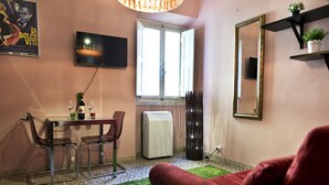 Apartment, 1 Queen Bed, Non Smoking | Living area | Flat-screen TV - Vacchereccia 3 - Keys of Italy (Florence)